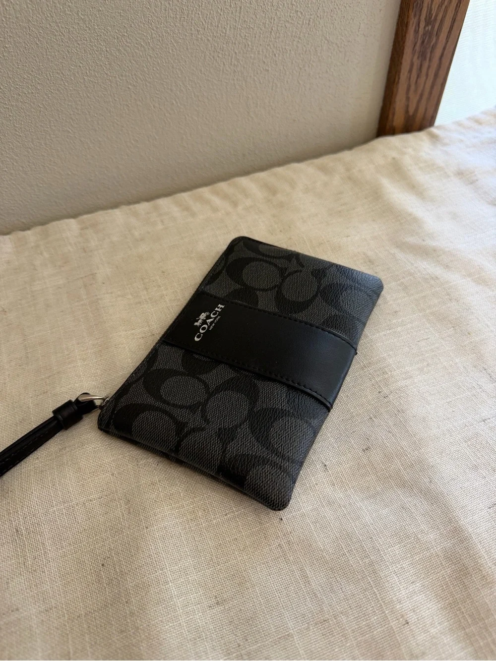 Coach Corner Zip Black Signature Canvas Wristlet